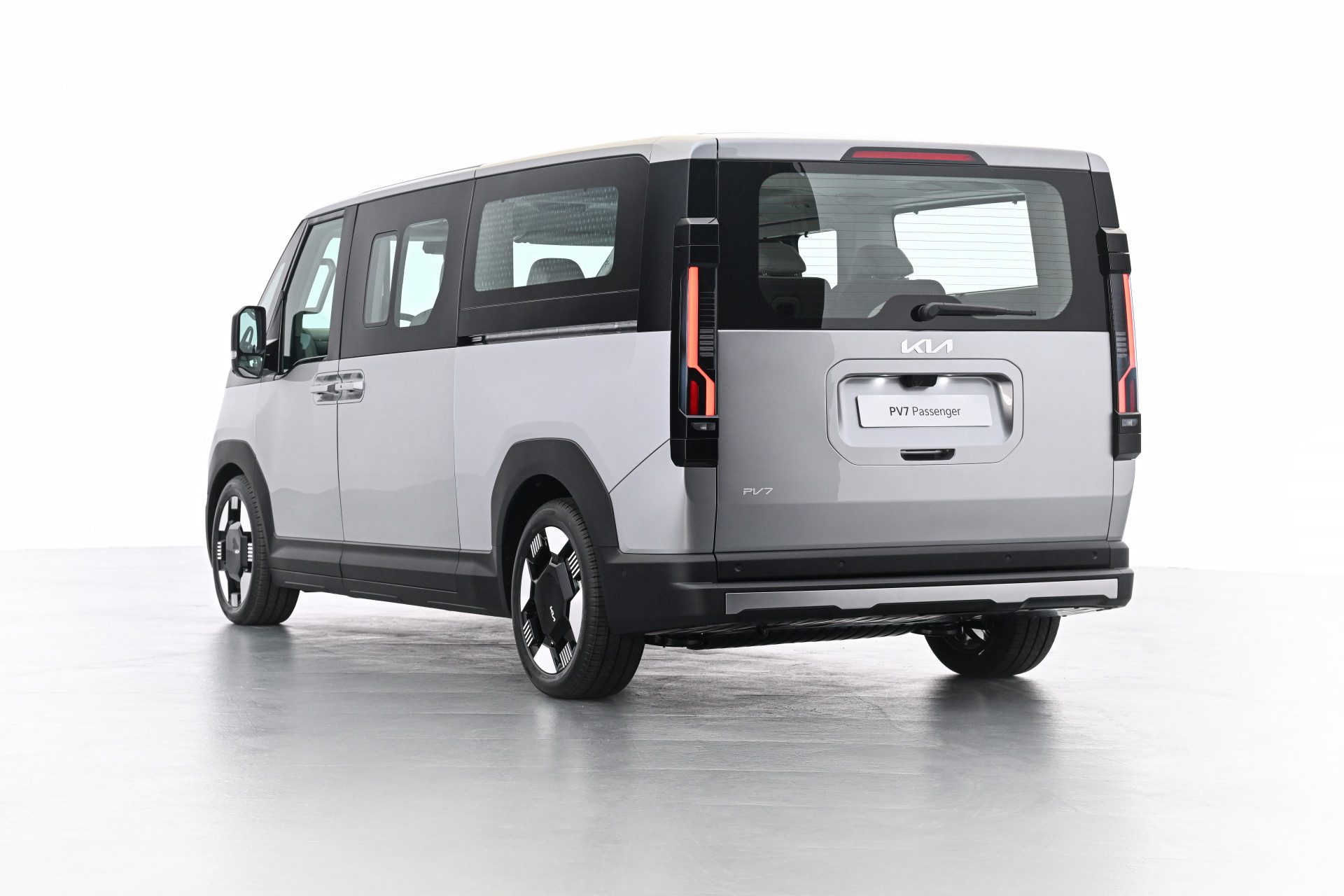 Kia PV7 Passenger driekwart achteraanzicht