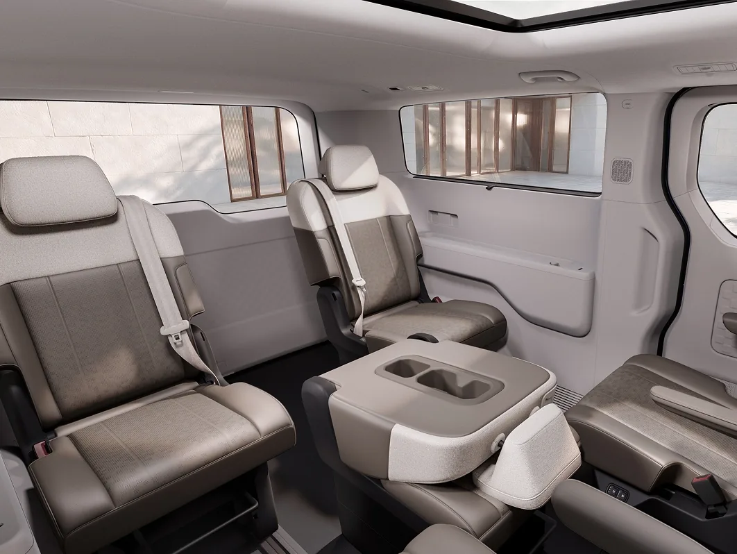 Interieur Kia PV7 Passenger met draaibare stoelen